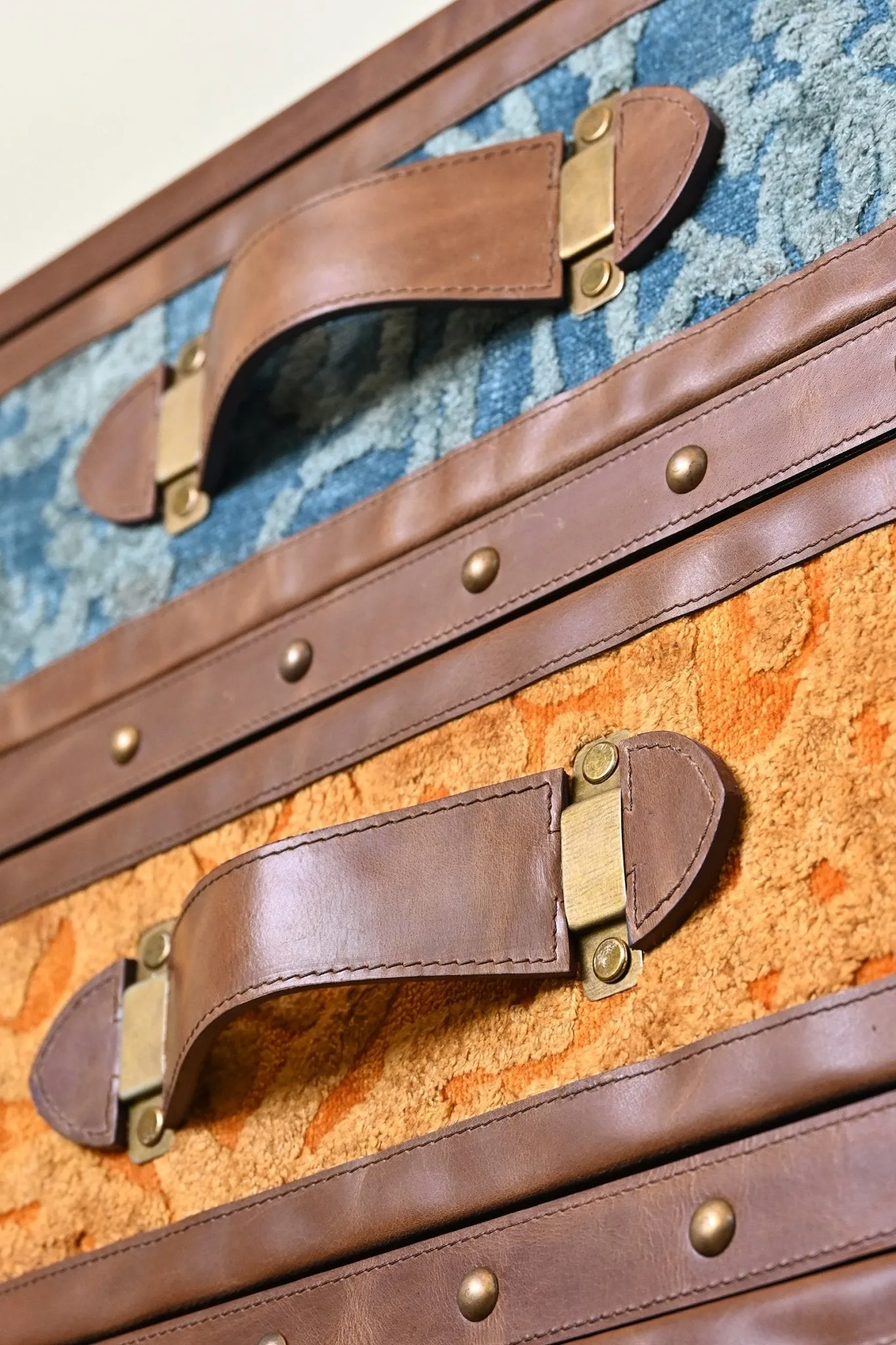 FANTASY CHEST OF DRAWERS - LEATHER AND VELVET