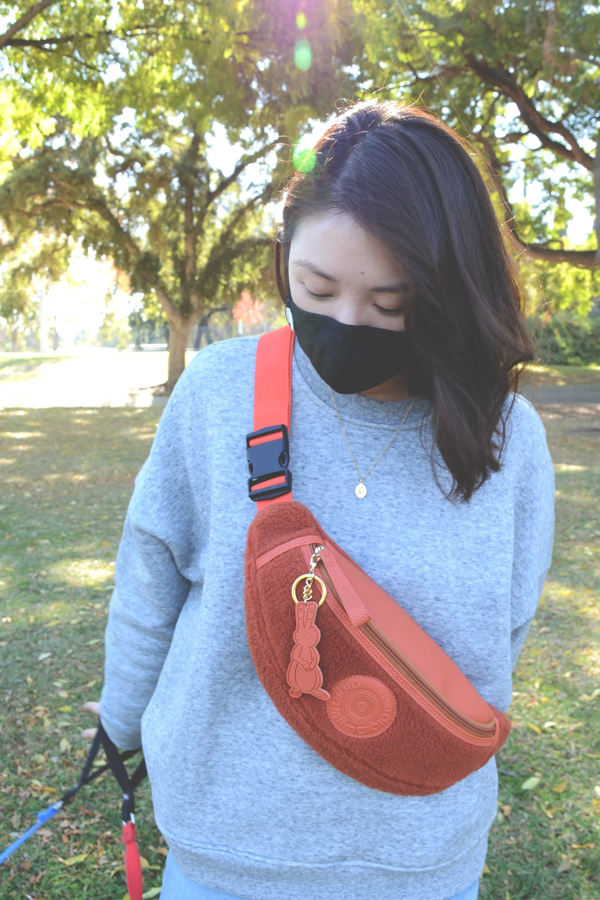 mild sling fanny pack red