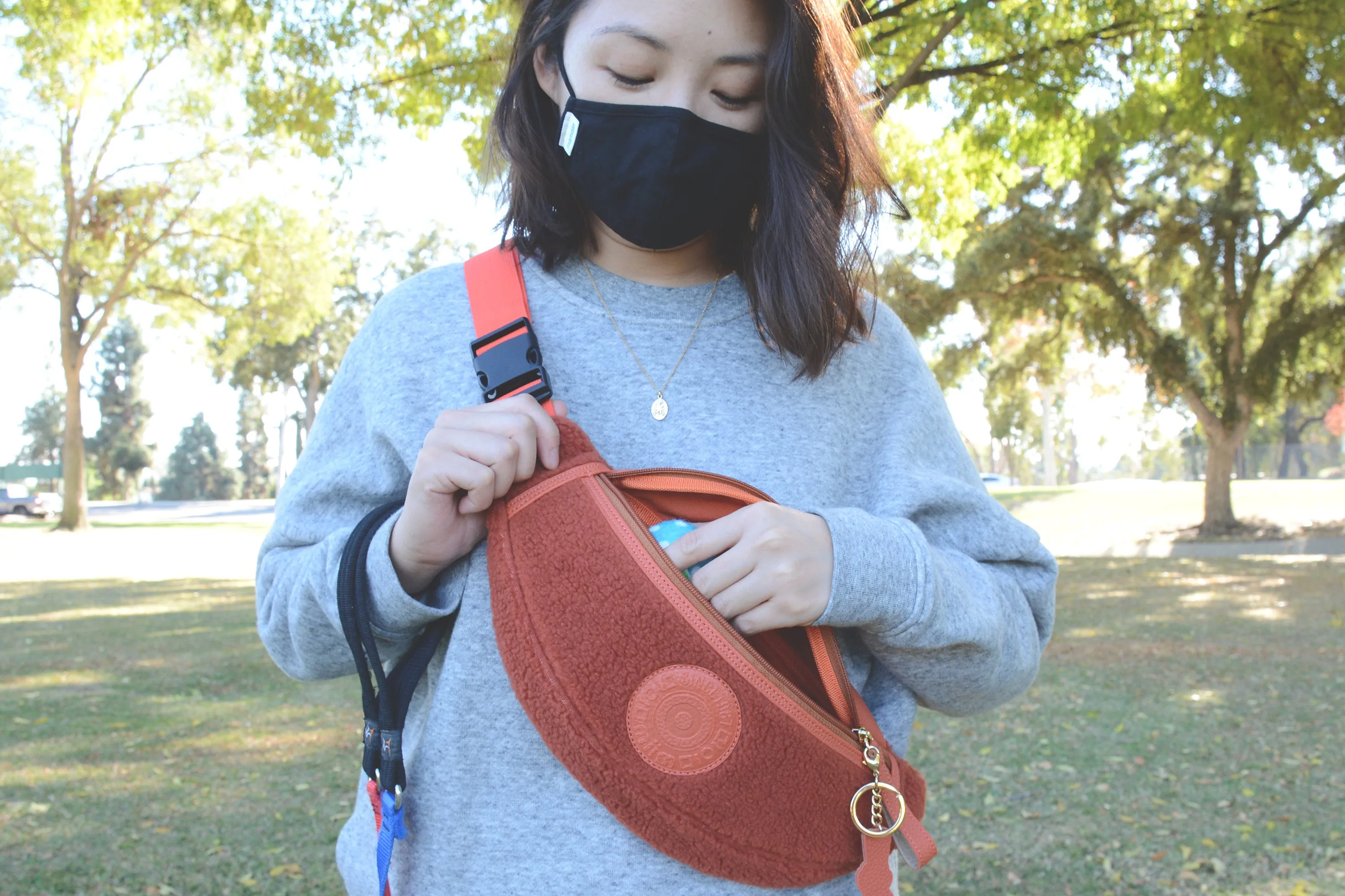 mild sling fanny pack red