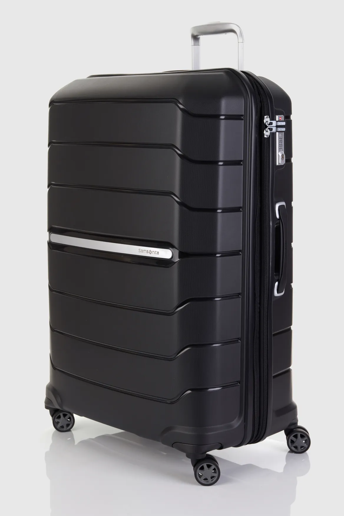 Oc2lite 81cm Suitcase